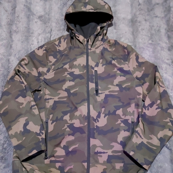 Men Camo Windbreaker (L) - Picture 1 of 2